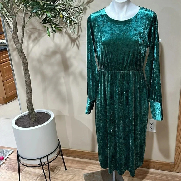 ON 34TH
Women's Crushed Velvet Midi Dress - Picture 5 of 6